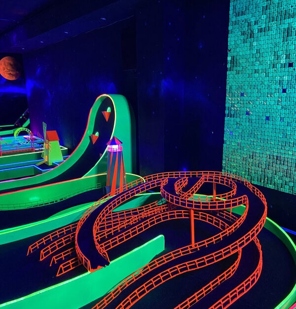 Неоновый гольф-парк